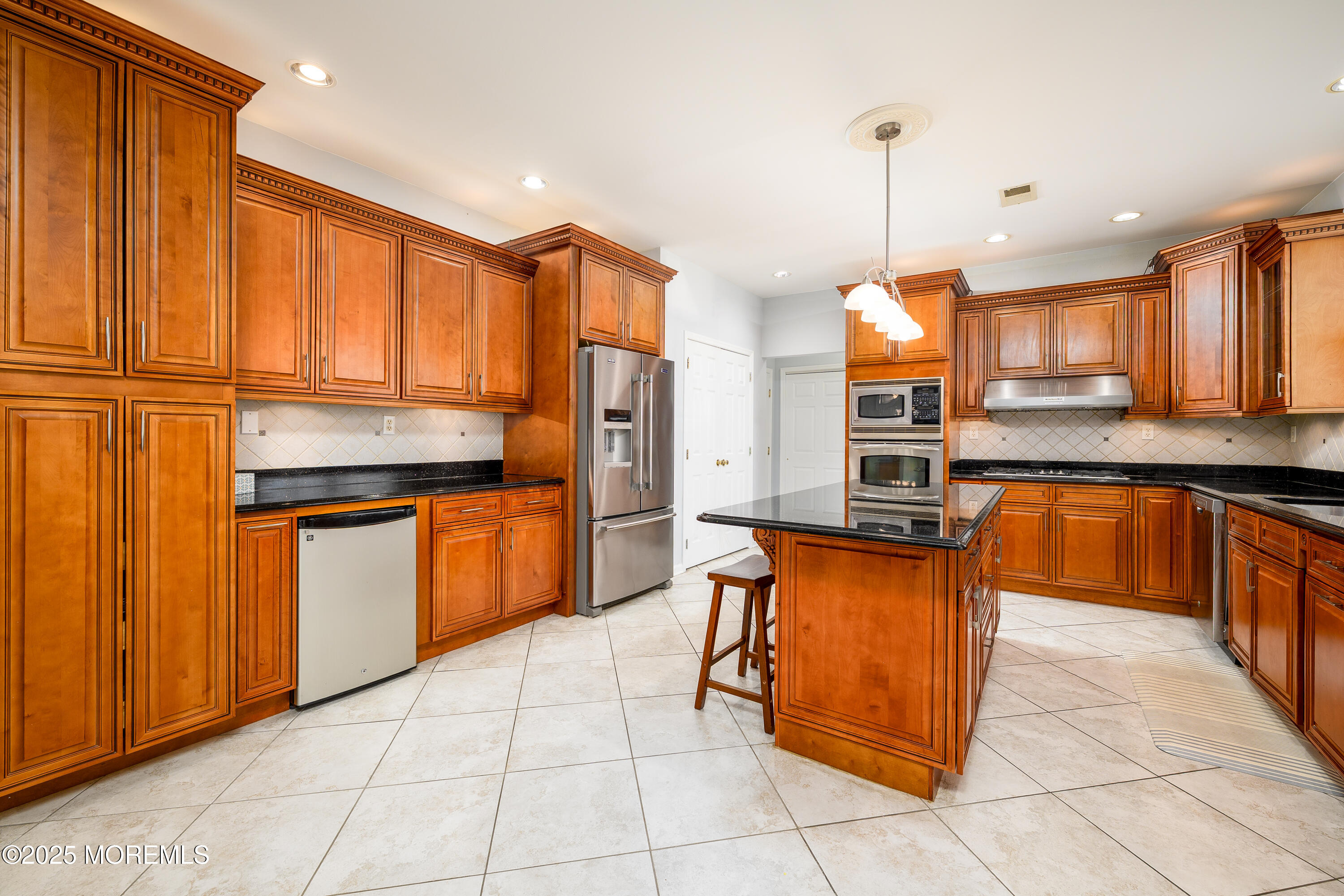 291 Round Hill Drive, Freehold, New Jersey image 4