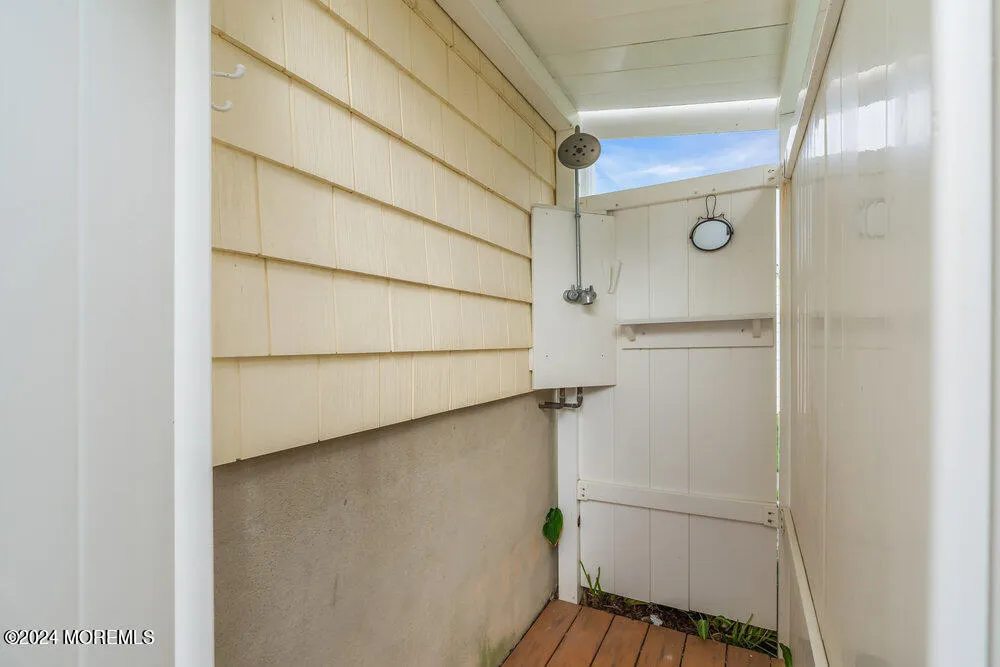 Monmouth Beach, New Jersey 07750, United States, 5 Bedrooms Bedrooms, ,4 BathroomsBathrooms,Residential,Active,99988