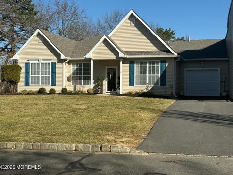 6 Sunnybrook Lane Lakewood NJ 08701