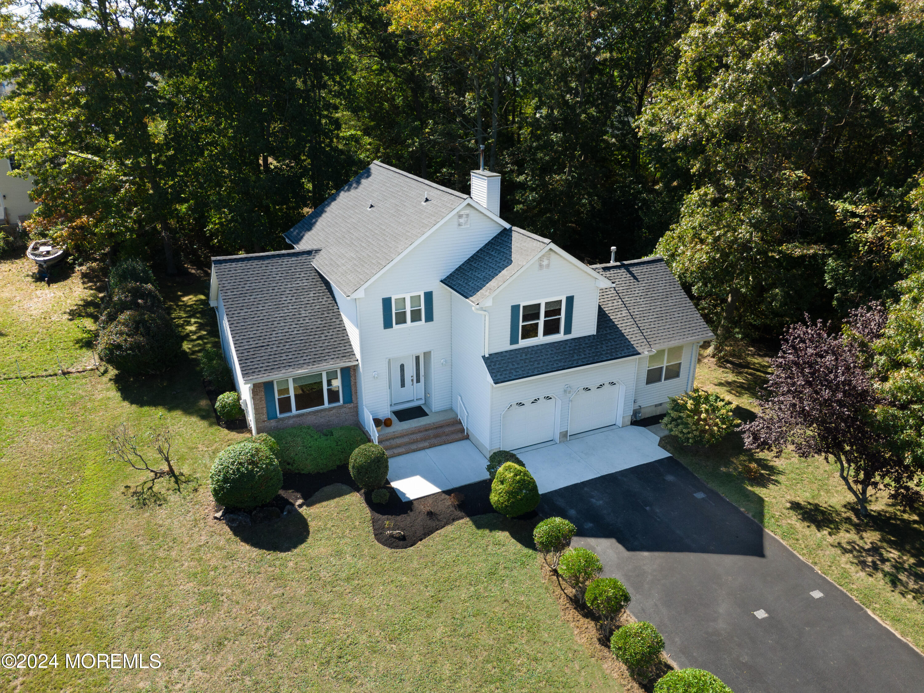 6 Michelle Lane, Bayville, New Jersey image 2