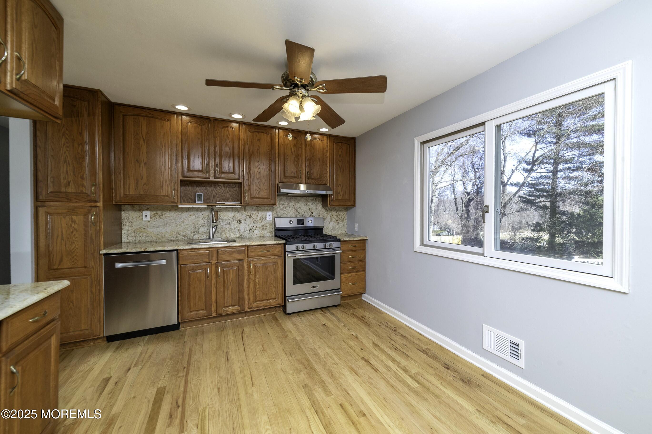 10 Danemar Drive, Middletown, New Jersey image 4