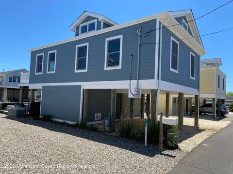 MLS: 22511396