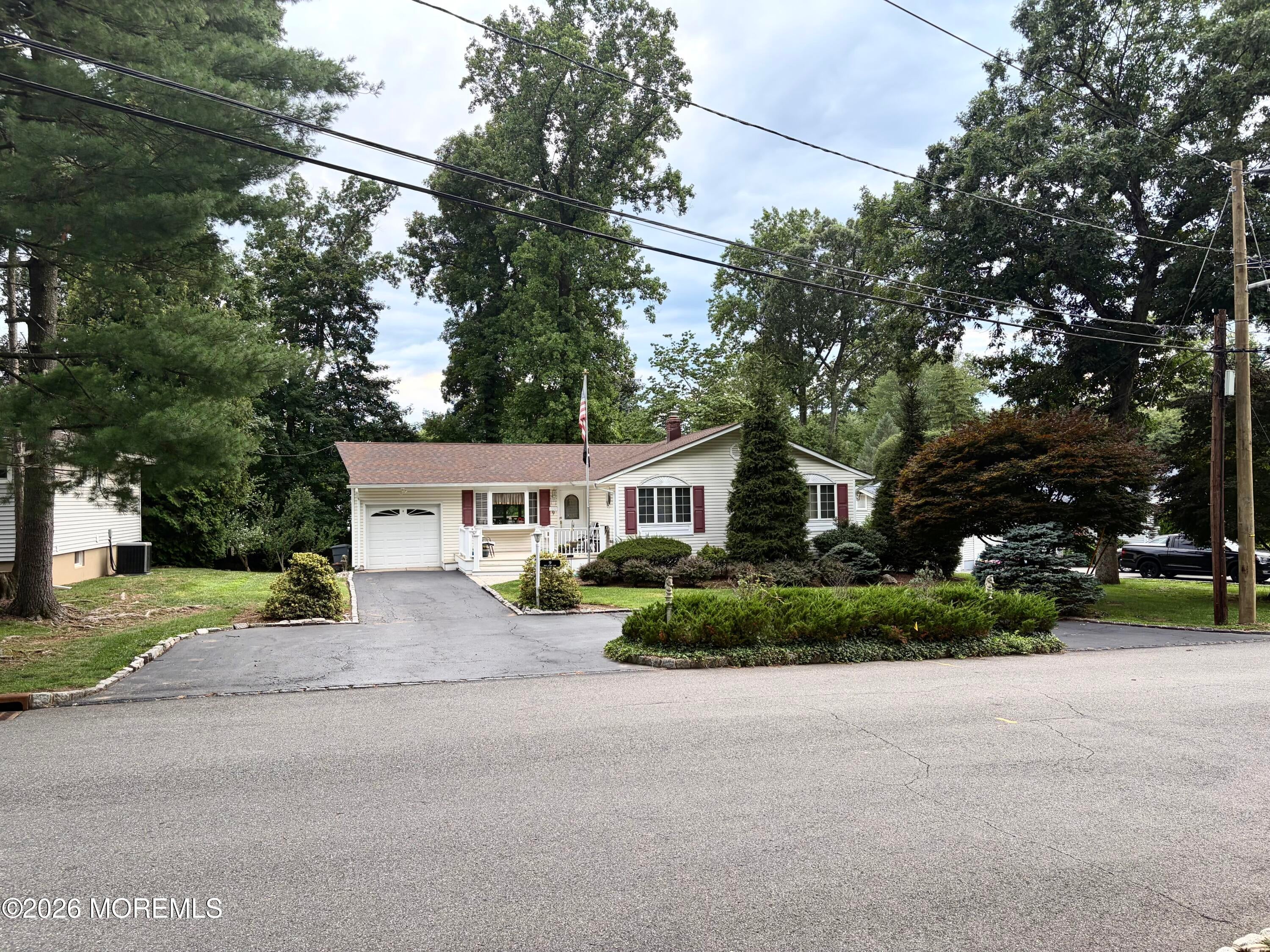 9 Belaire Drive