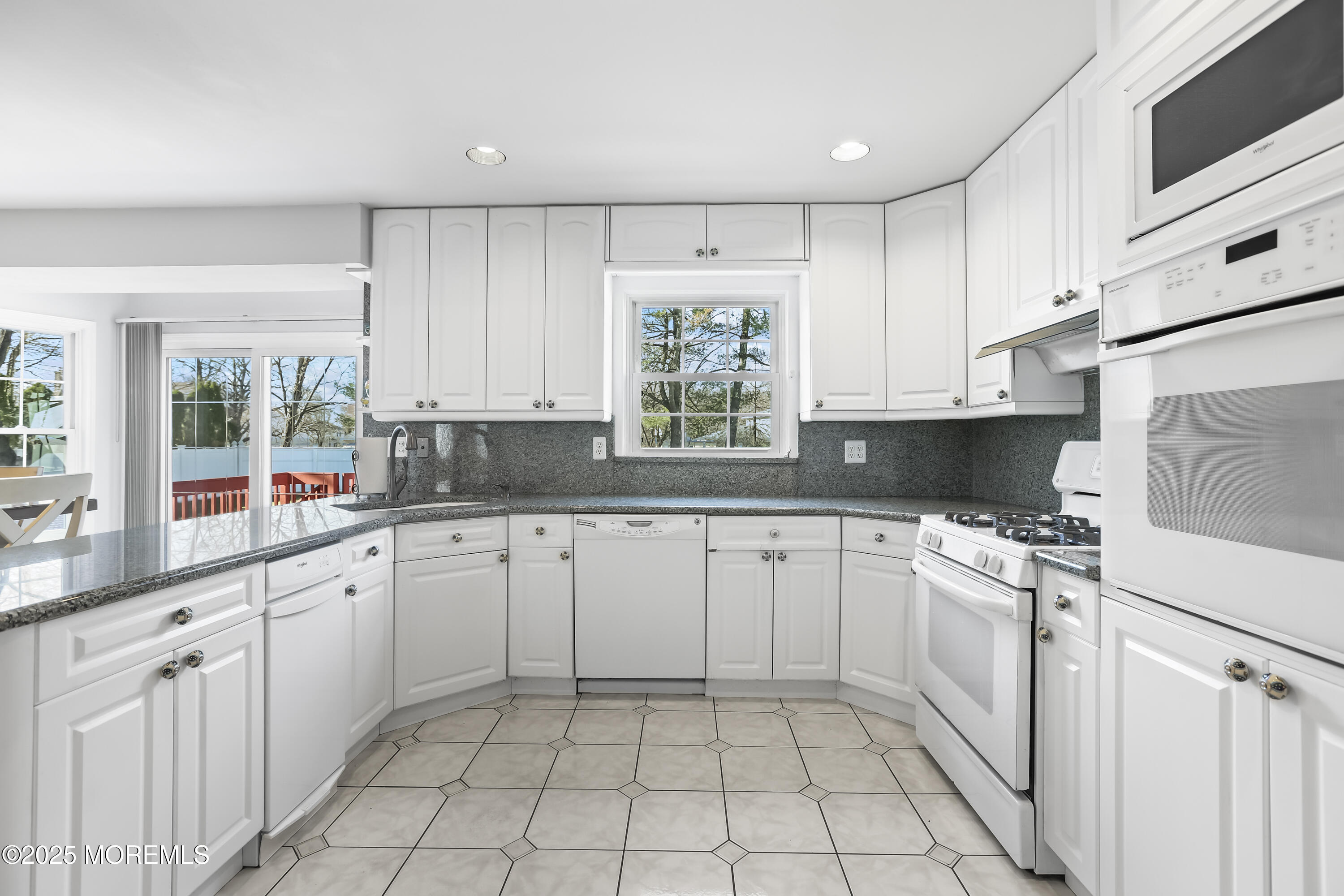 11 Elizabeth Place, Manalapan, New Jersey image 11