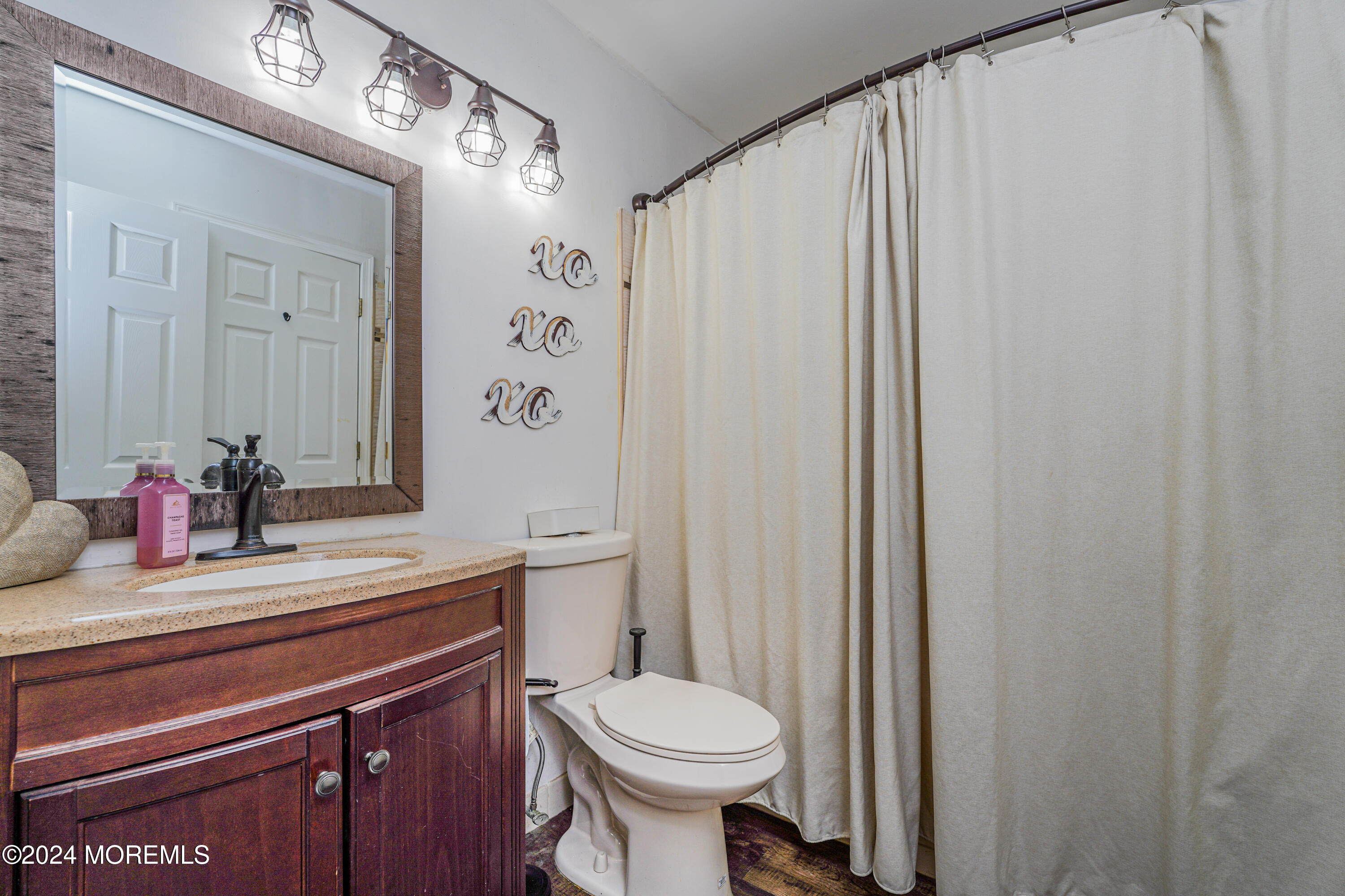 228 Chaucer Court, Old Bridge, New Jersey image 18