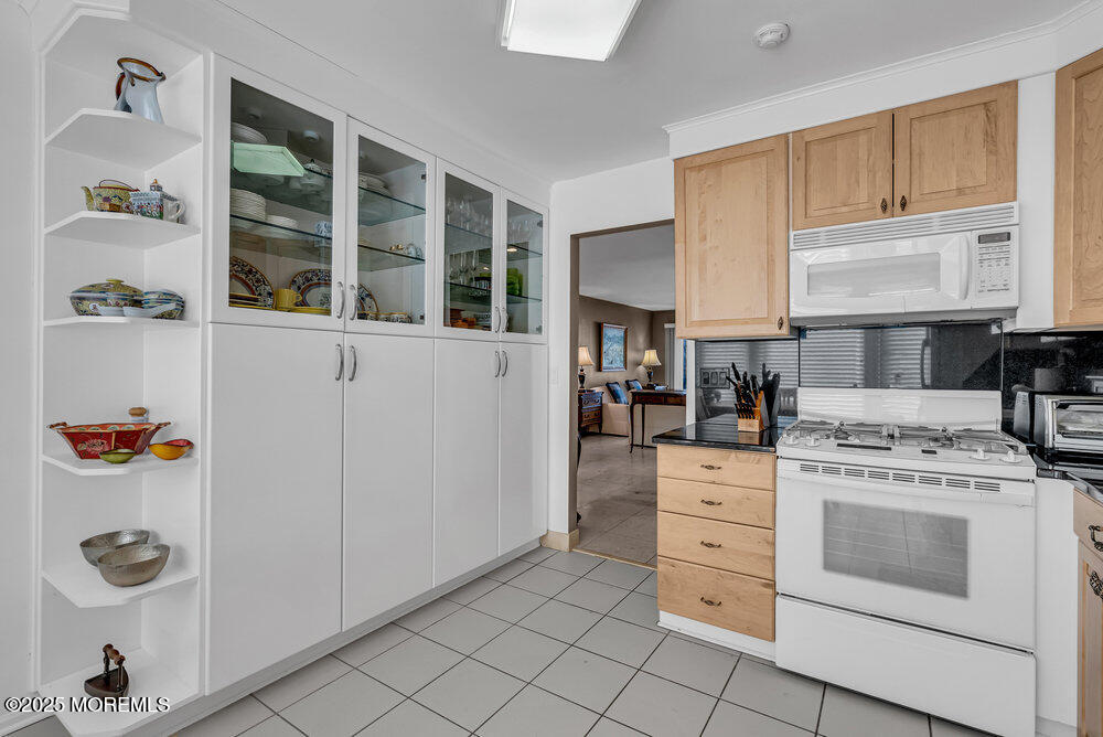 68 Ambassador Drive, Red Bank, New Jersey image 16