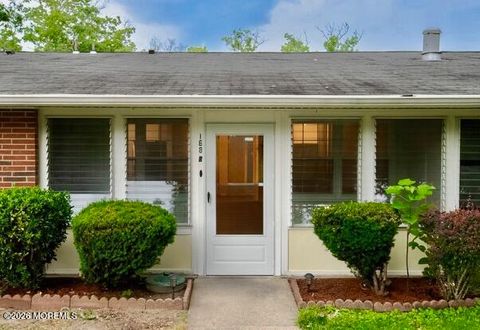 Condo For Sale - 168B Huntington Drive #B<br/> Lakewood, NJ 08701