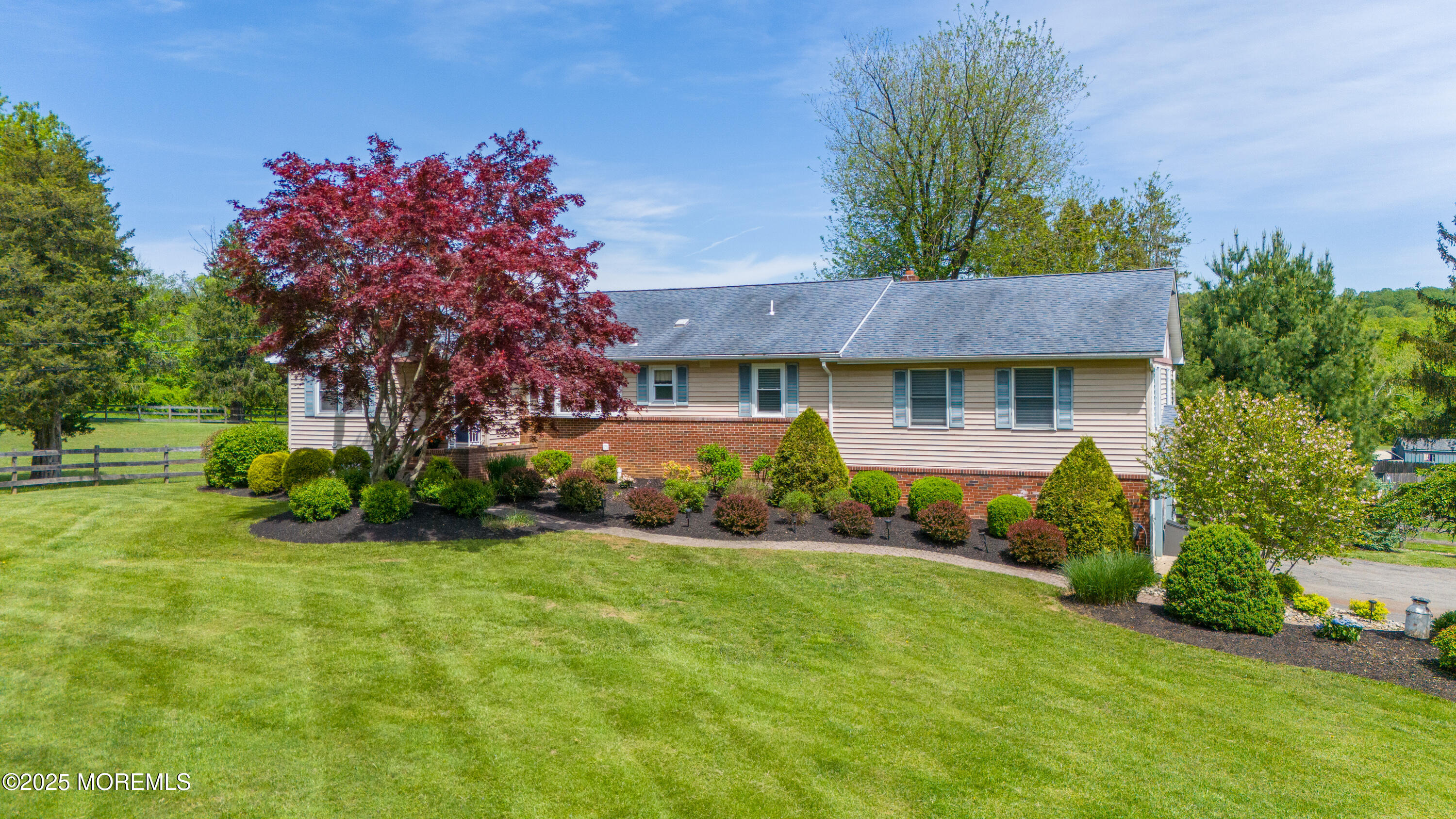 688 Woodglen Road