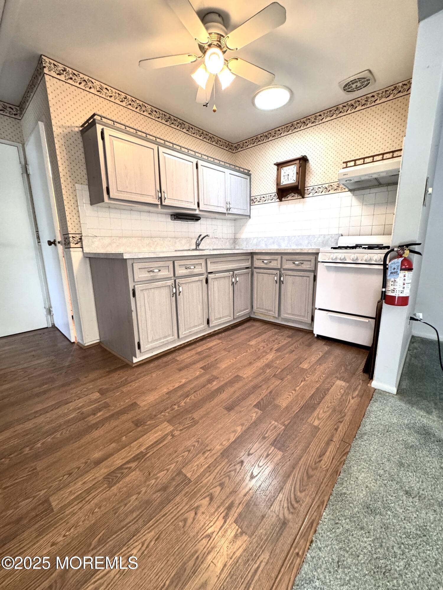 4 D N Cypress Street, Toms River, South Dakota image 9