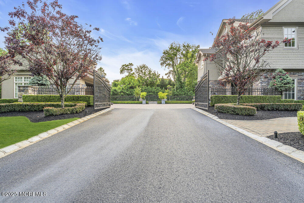 23 Pilgrim Way