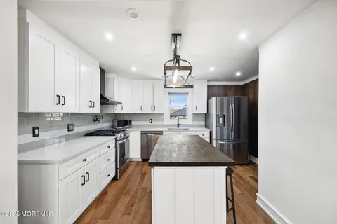 MLS: 22511491