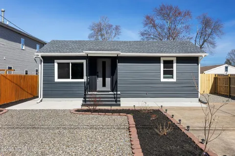 MLS: 22511491