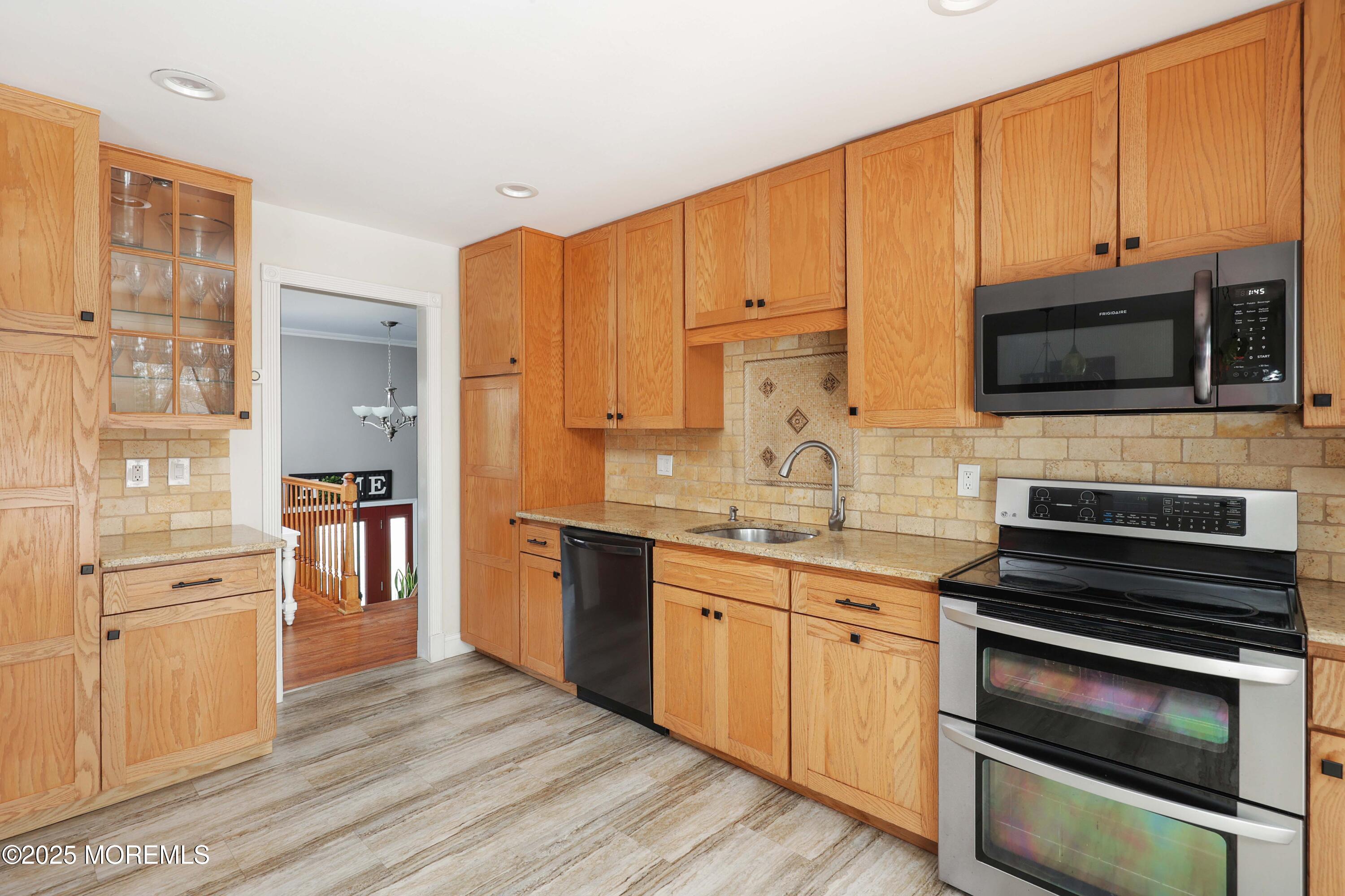 43 Tanglewood Road, Middletown, New Jersey image 11