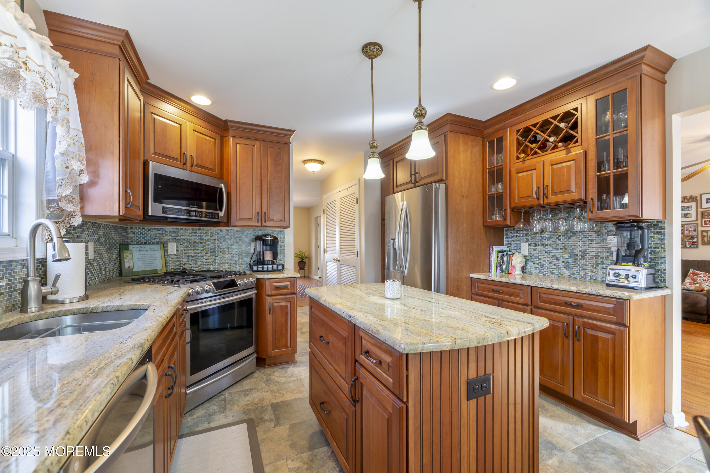 205 Russell Street, Woodbridge, New Jersey image 10