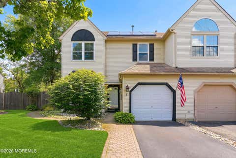 Photo of 10 Ravenwood Court, Freehold, NJ 07728 (MLS # 22616159)