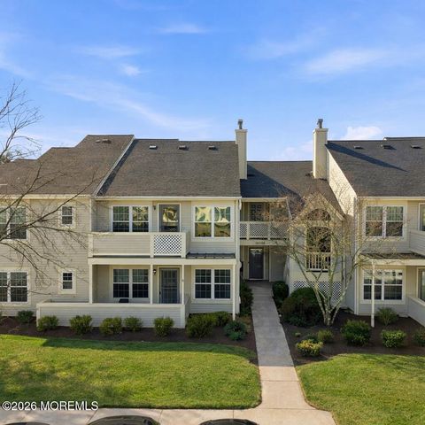 Condo For Sale - 84 Briarwood Court<br/> Howell, NJ 07731