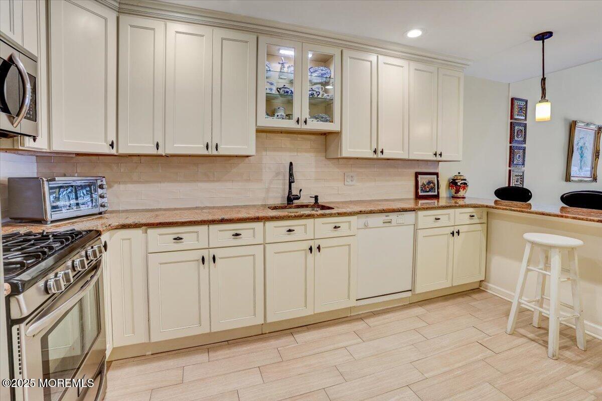 44 Lexington Circle, Matawan, New Jersey image 6