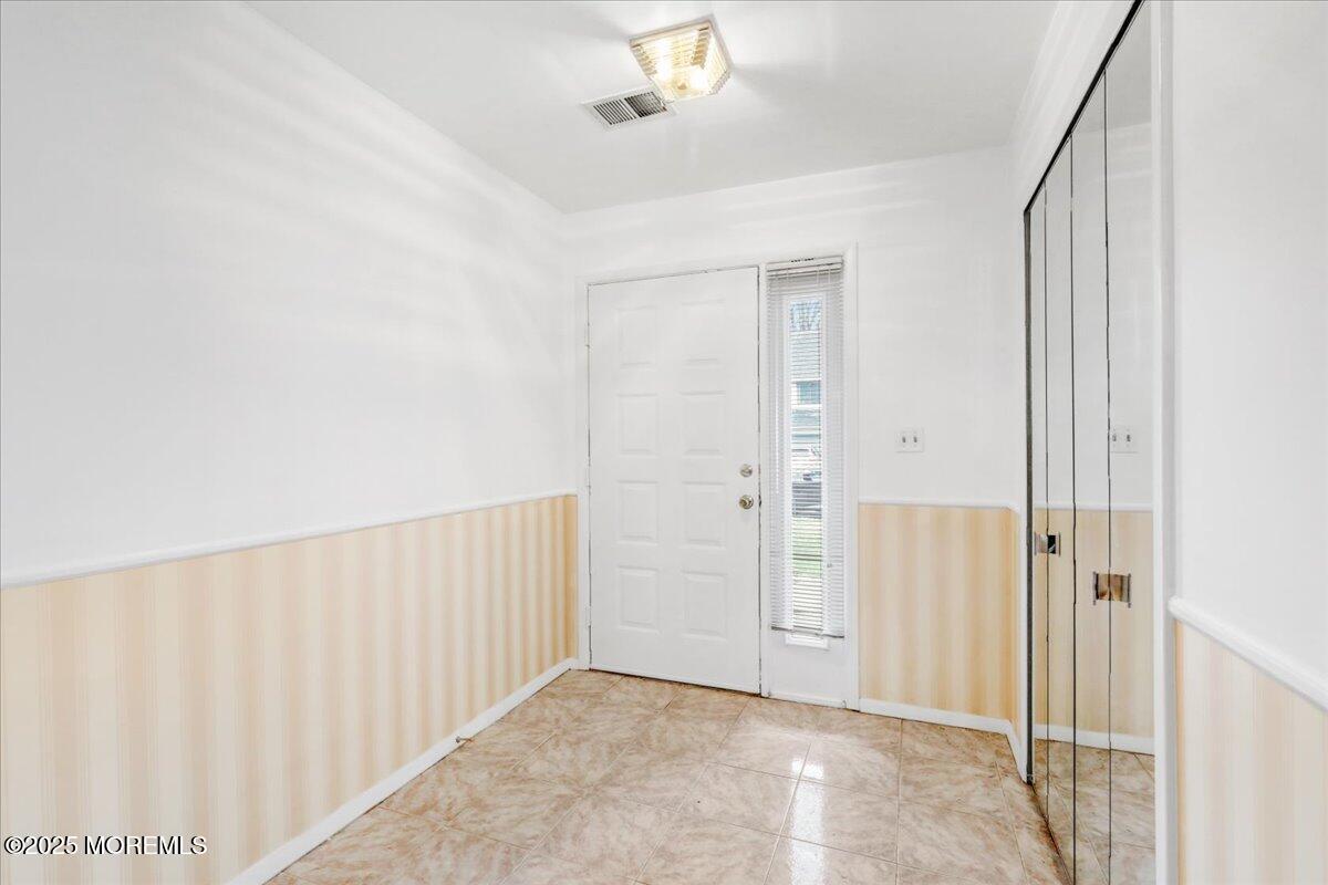 44 Lexington Circle, Matawan, New Jersey image 4