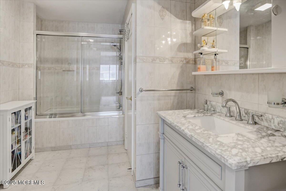 44 Lexington Circle, Matawan, New Jersey image 21