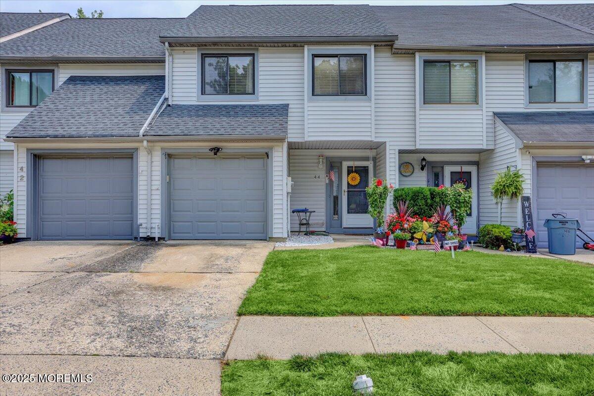 44 Lexington Circle, Matawan, New Jersey image 2