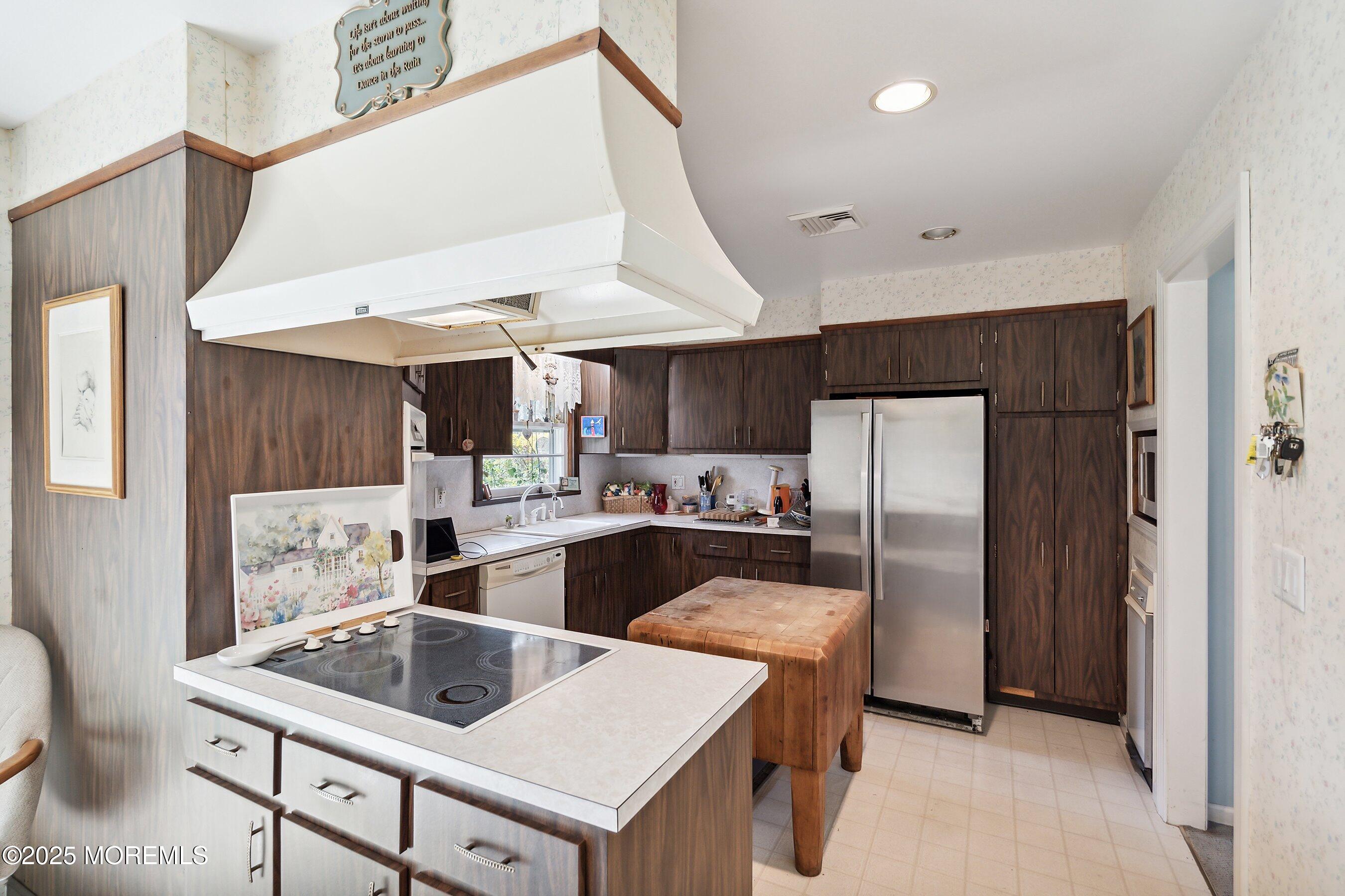 22 Branford Circle, Tinton Falls, New Jersey image 13