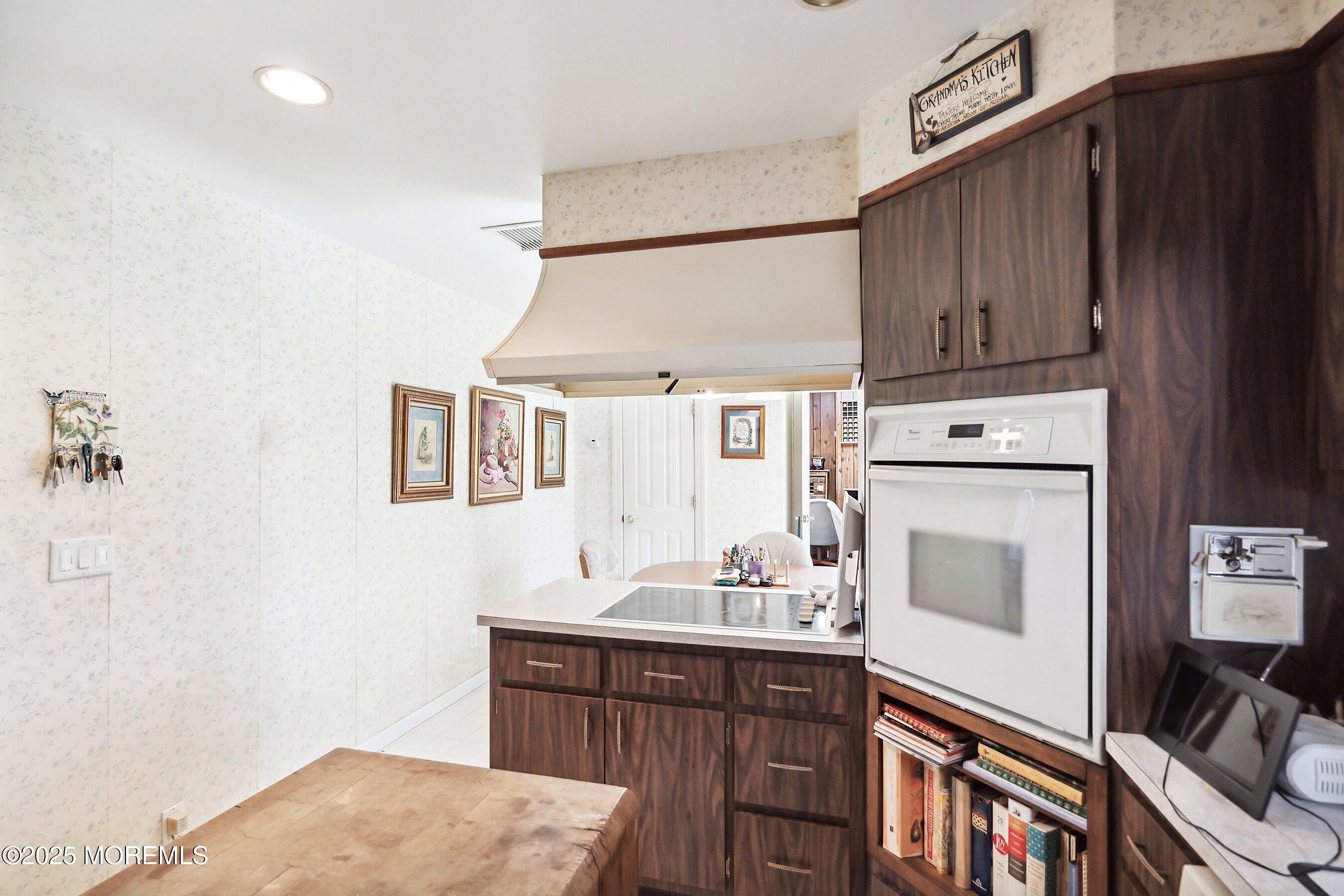 22 Branford Circle, Tinton Falls, New Jersey image 15
