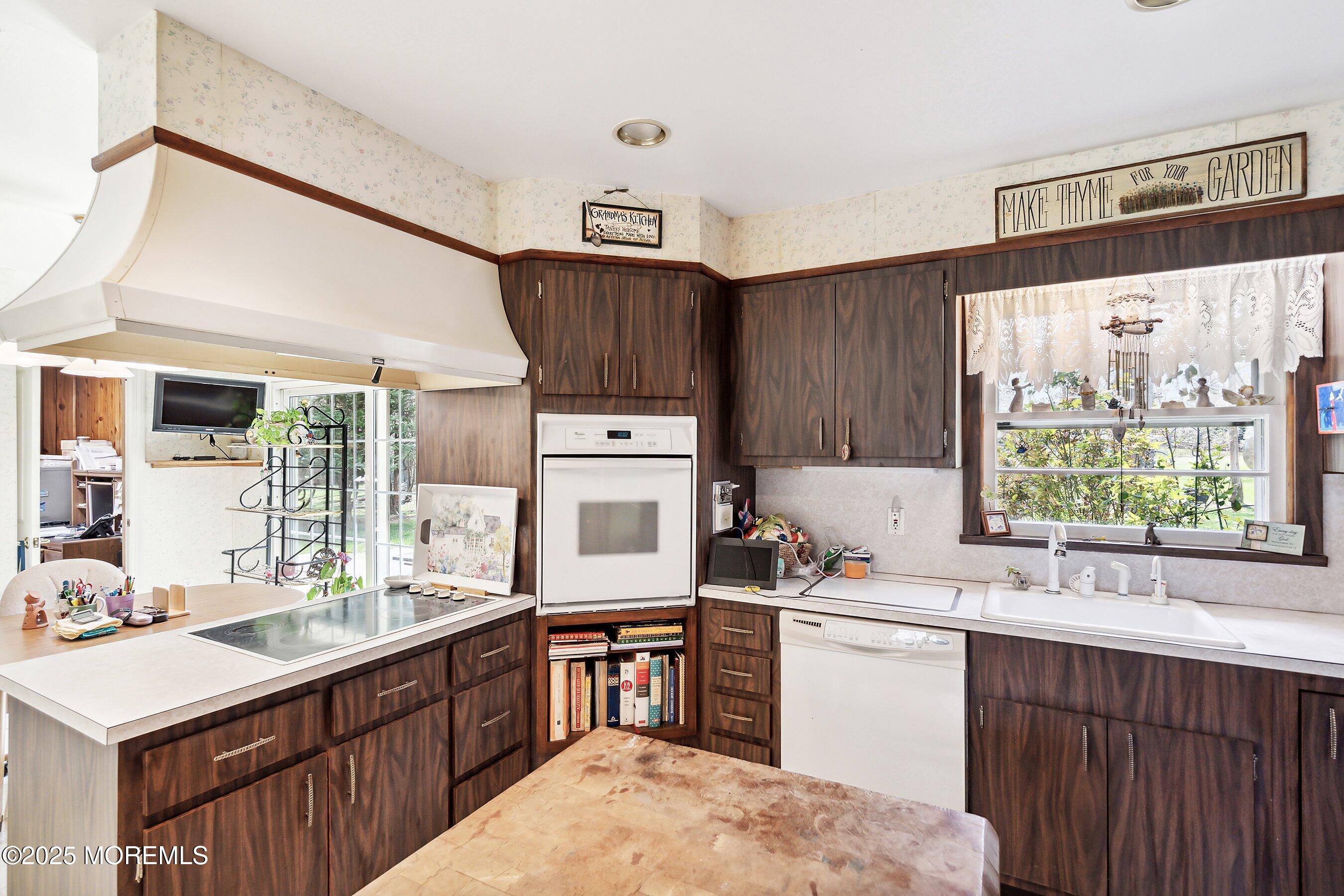 22 Branford Circle, Tinton Falls, New Jersey image 16