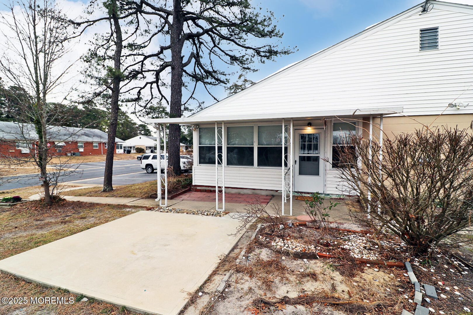 5 Valley Stream Drive B