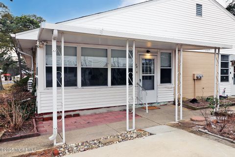 5 Valley Stream Drive B Whiting NJ 08759