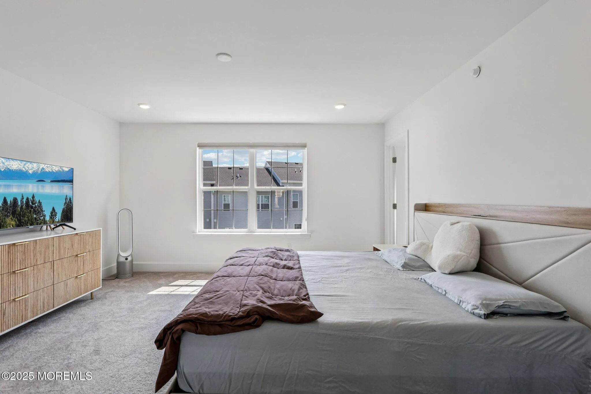 Manalapan, New Jersey 07726, United States, 4 Bedrooms Bedrooms, ,4 BathroomsBathrooms,Residential,Active,181074