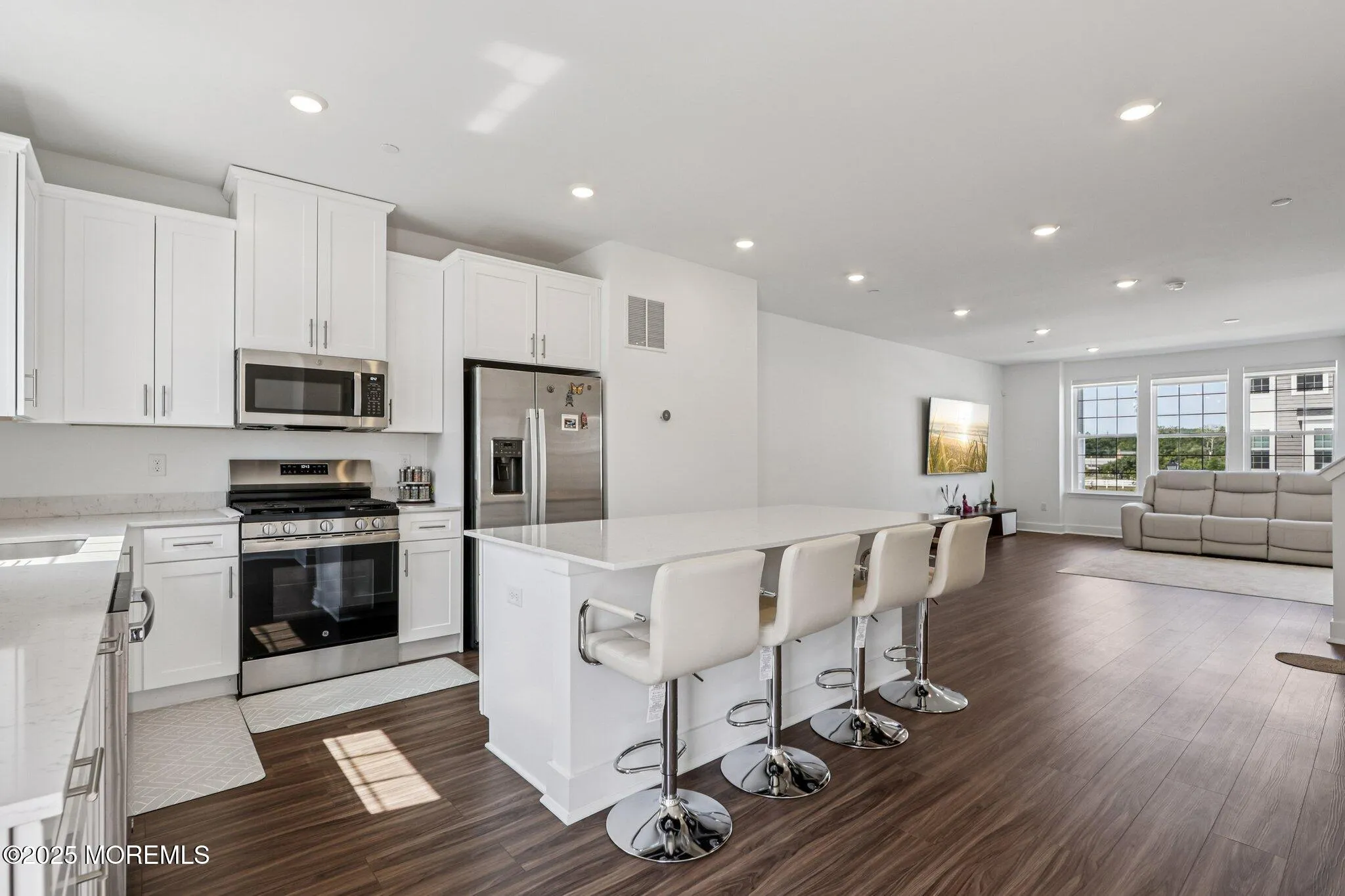 Manalapan, New Jersey 07726, United States, 4 Bedrooms Bedrooms, ,4 BathroomsBathrooms,Residential,Active,181074