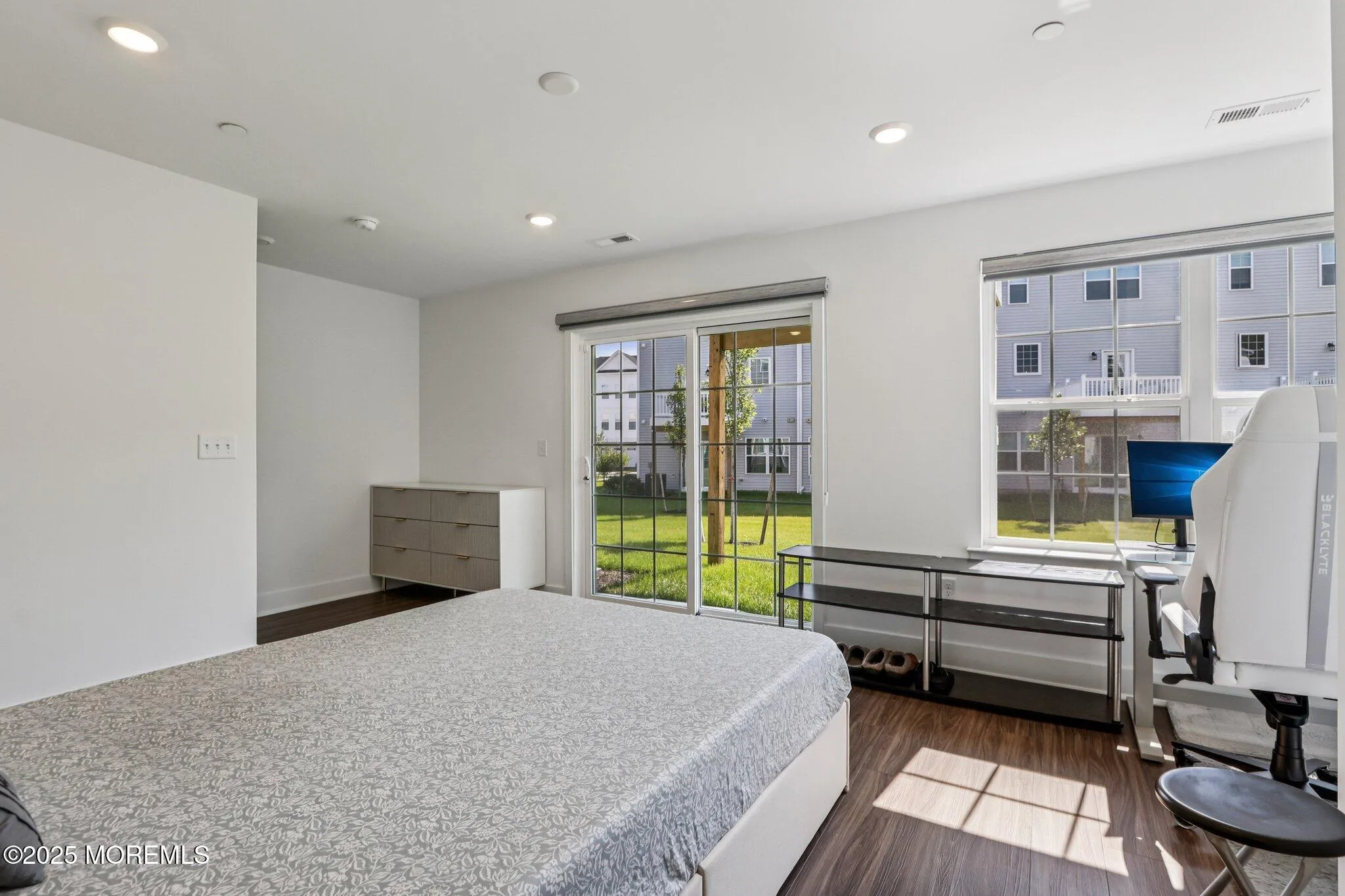 Manalapan, New Jersey 07726, United States, 4 Bedrooms Bedrooms, ,4 BathroomsBathrooms,Residential,Active,181074