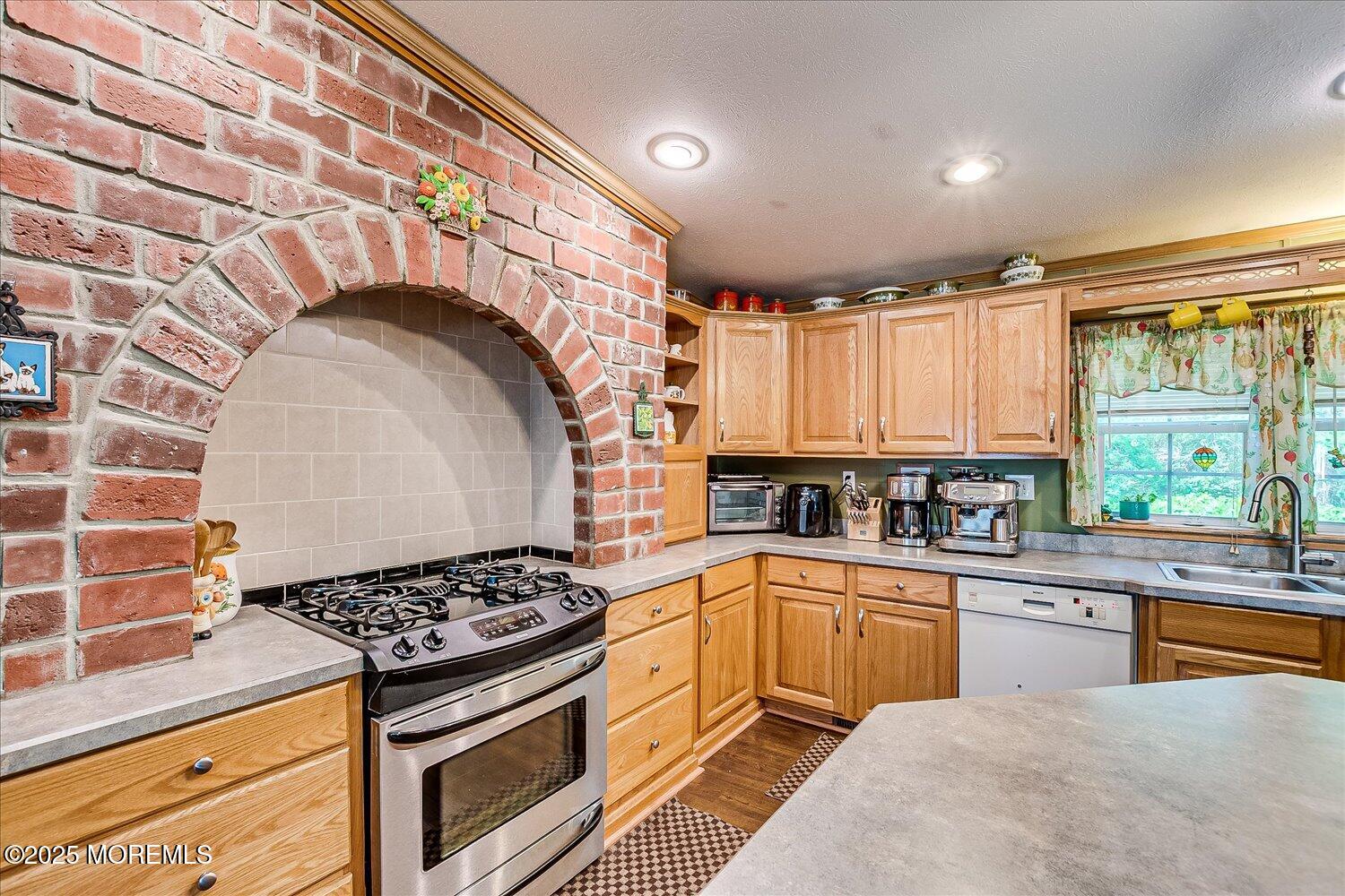 104 Village Road, Morganville, New Jersey image 19