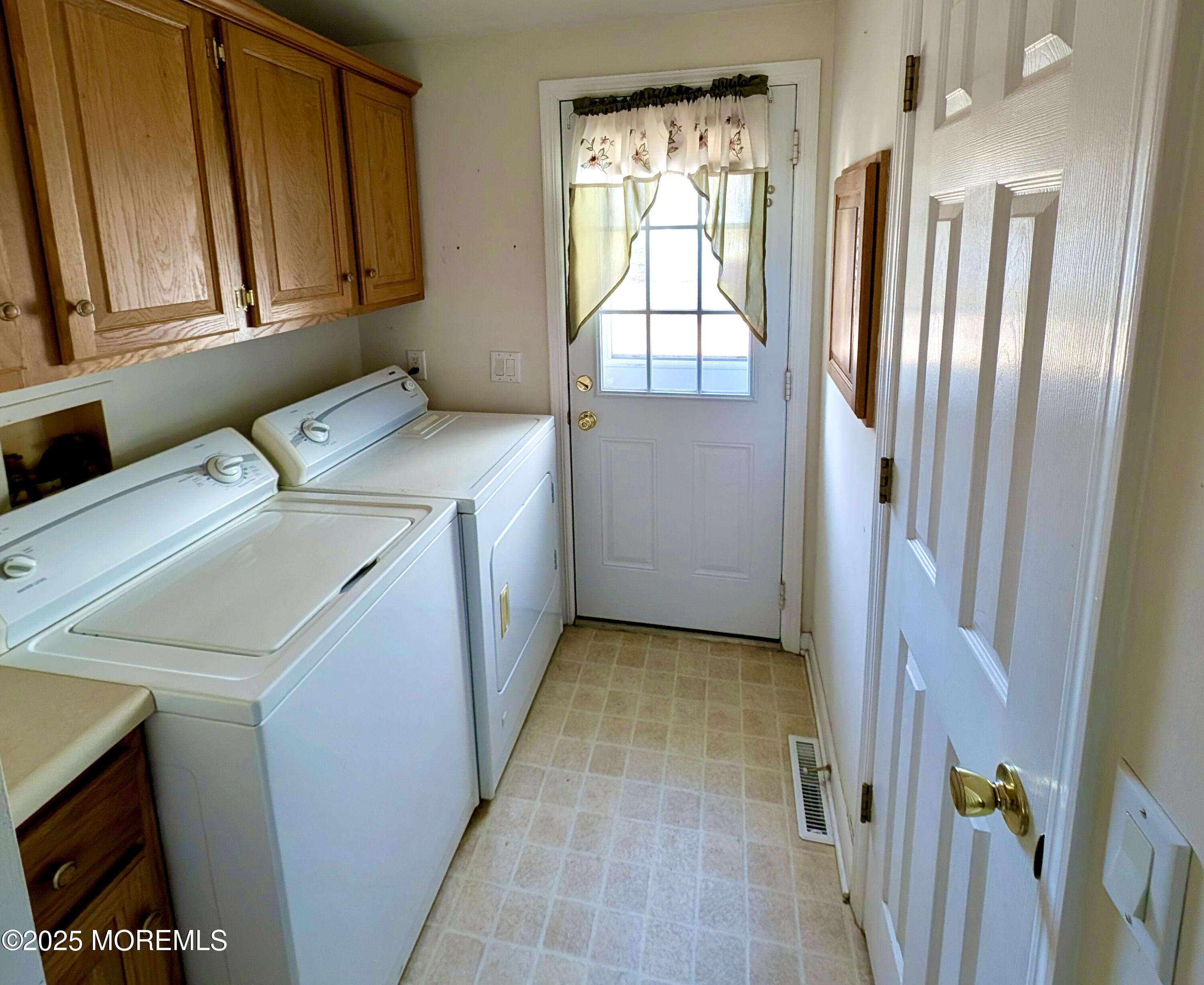 14 Tanglewood Drive, Cream Ridge, New Jersey image 13