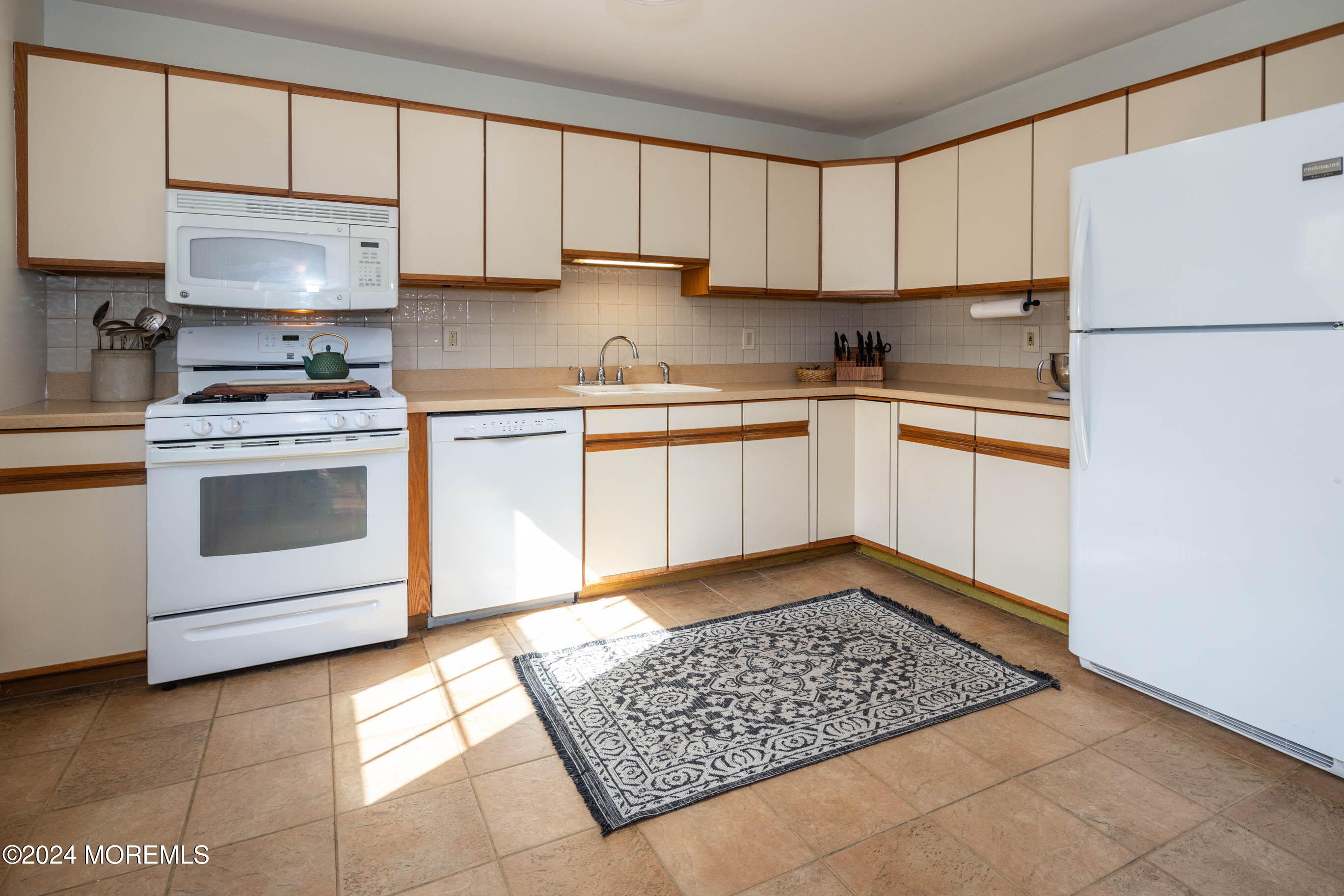 16 Dutch Lane, Hazlet, New Jersey image 7