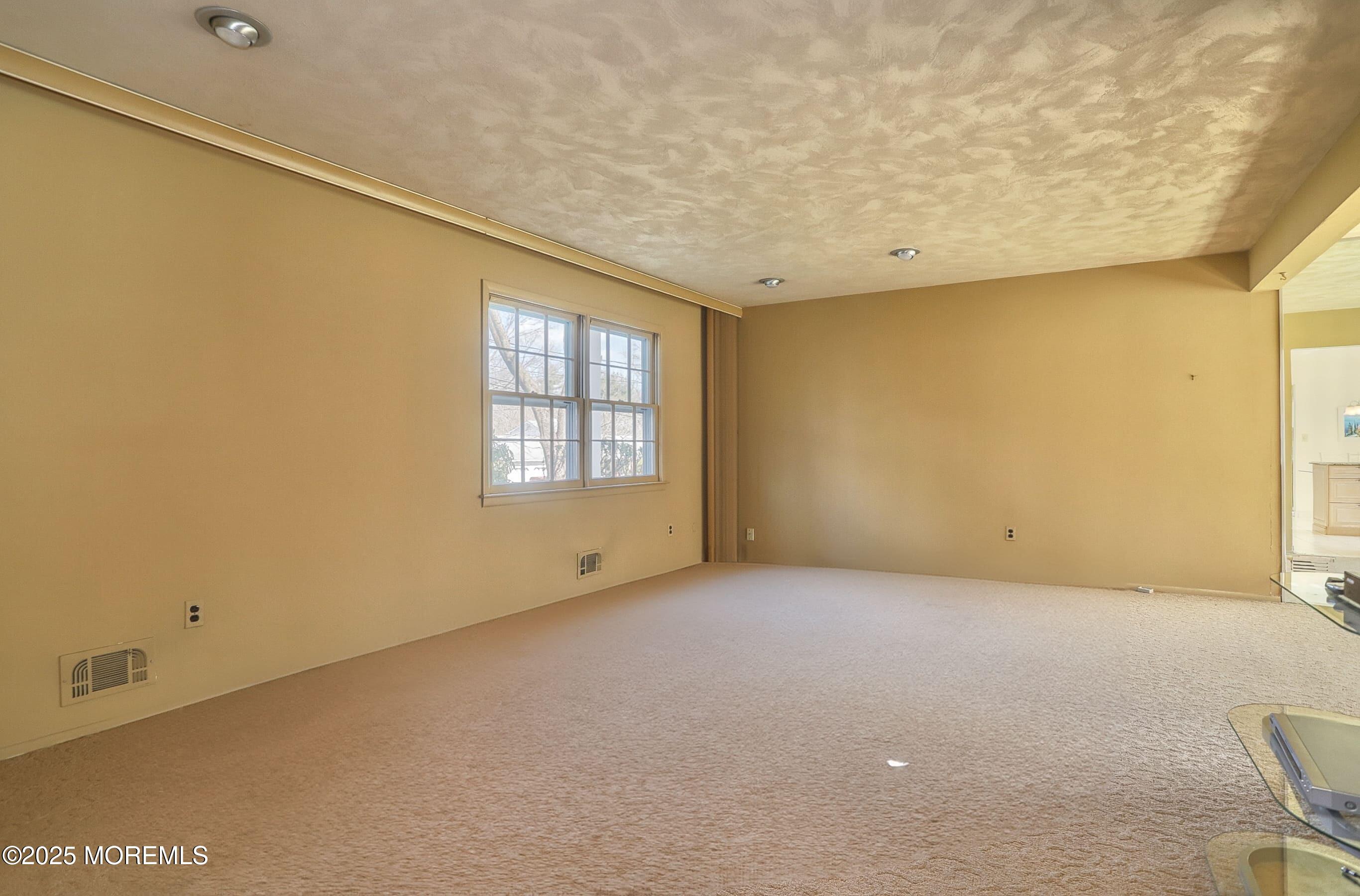11 Prince Edward Road, Morganville, New Jersey image 17