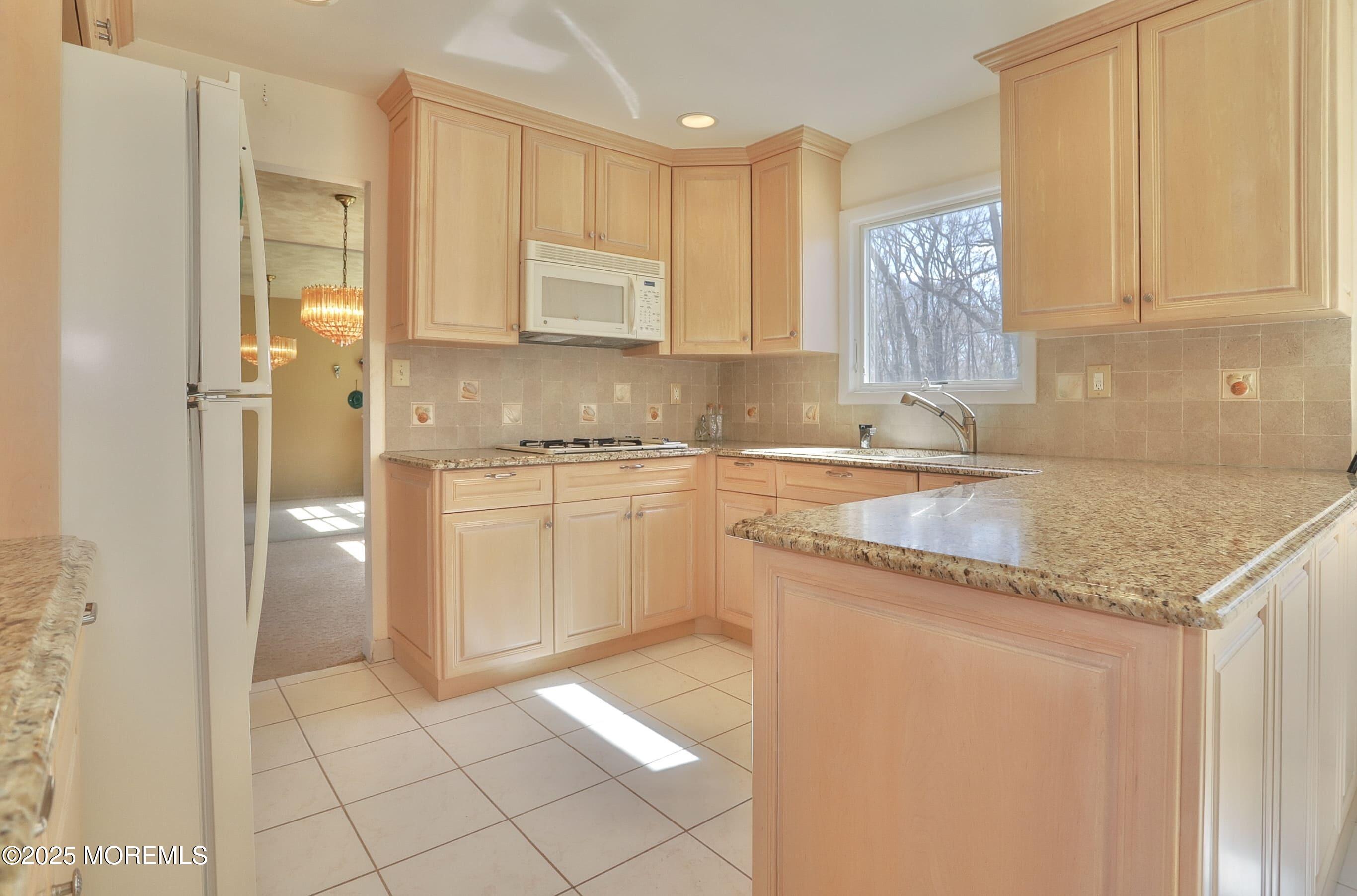 11 Prince Edward Road, Morganville, New Jersey image 15