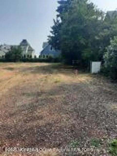 MLS: 22510559