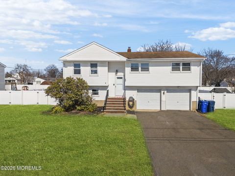 Photo of 1427 Seminole Road, North Brunswick, NJ 08902 (MLS # 22605647)