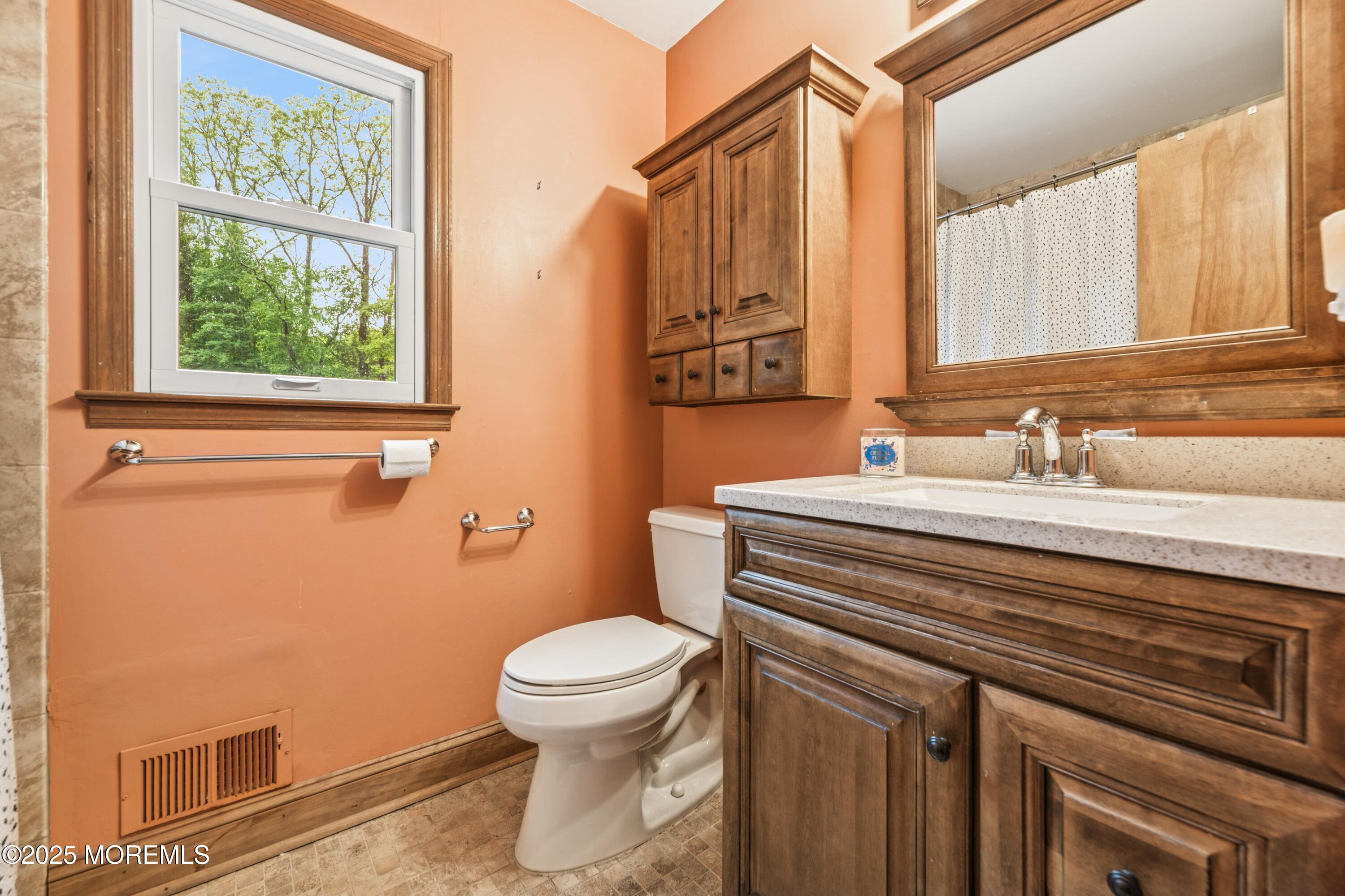 325 Oak Hill Road, Red Bank, New Jersey image 38
