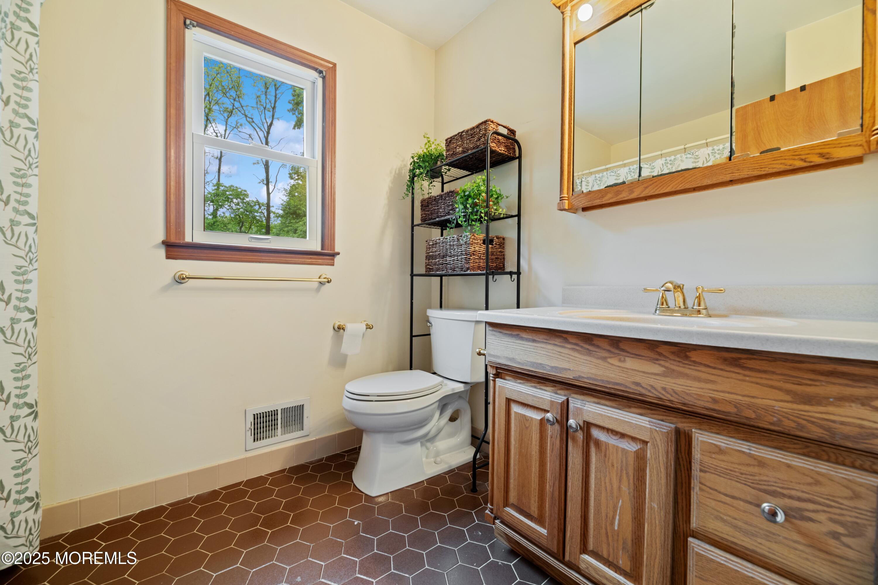 325 Oak Hill Road, Red Bank, New Jersey image 32