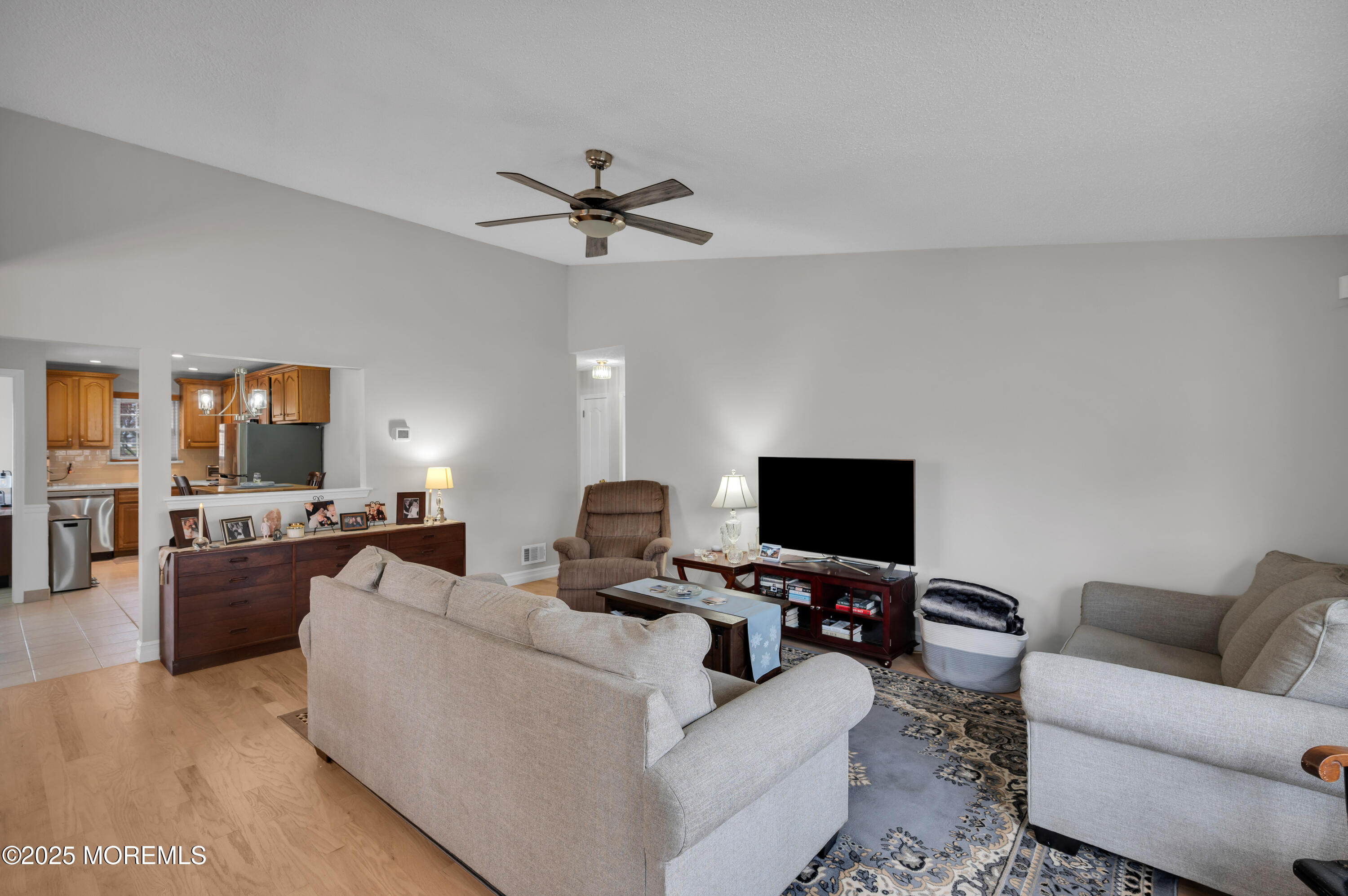 4 Edgeware Close #1000, Freehold, New Jersey image 7
