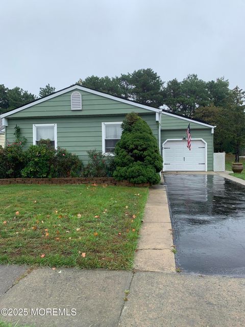 Homes For Sale - 87 Chesterfield Lane<br/> Toms River, NJ 08757