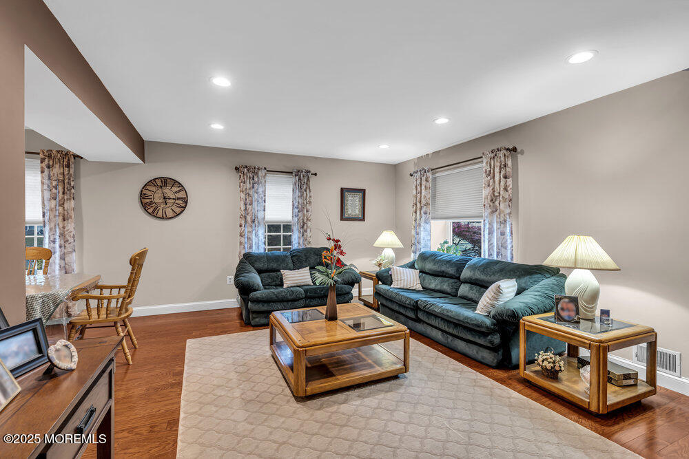 16 Silversmith Court, Howell, New Jersey image 4