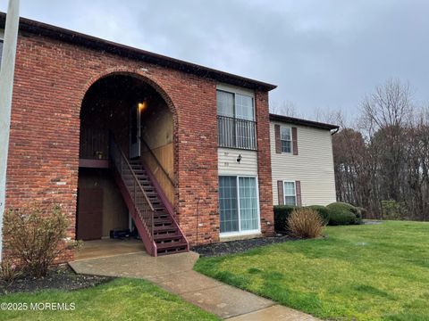 Condo For Rent - 157 Frontier Way<br/> Monmouth County, Tinton Falls, NJ 07753