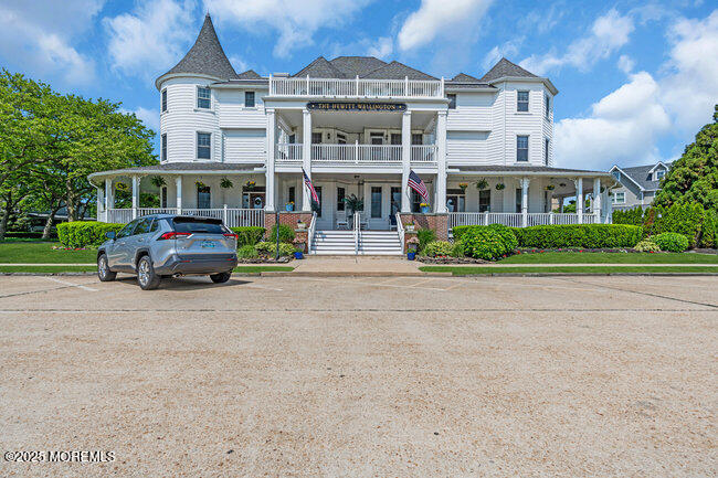 200 Monmouth Avenue 7