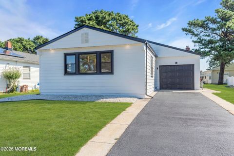 Homes For Sale - 143 Davenport Road<br/> Toms River, NJ 08757