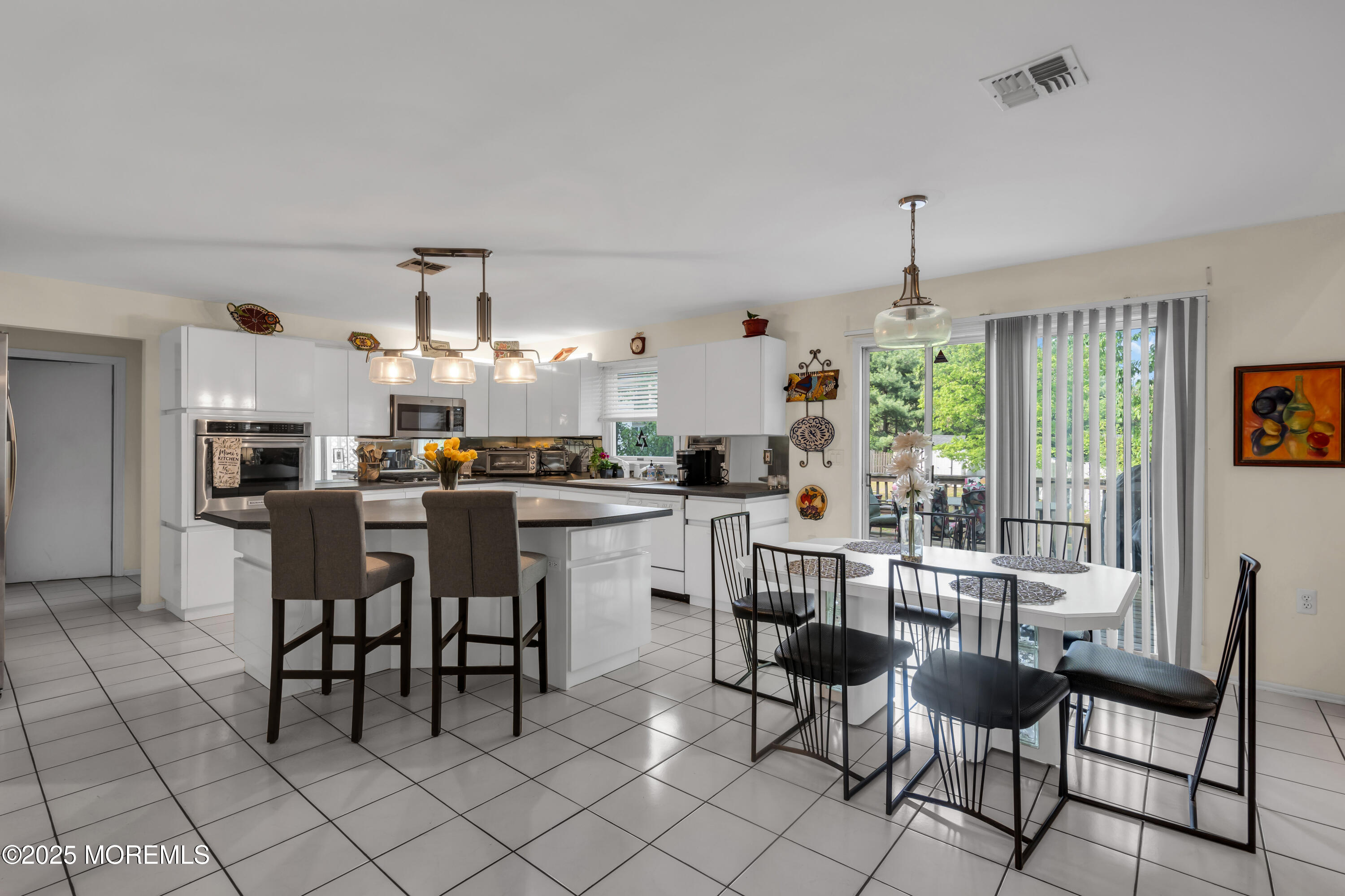 2 Wendi Way, Manalapan, New Jersey image 9