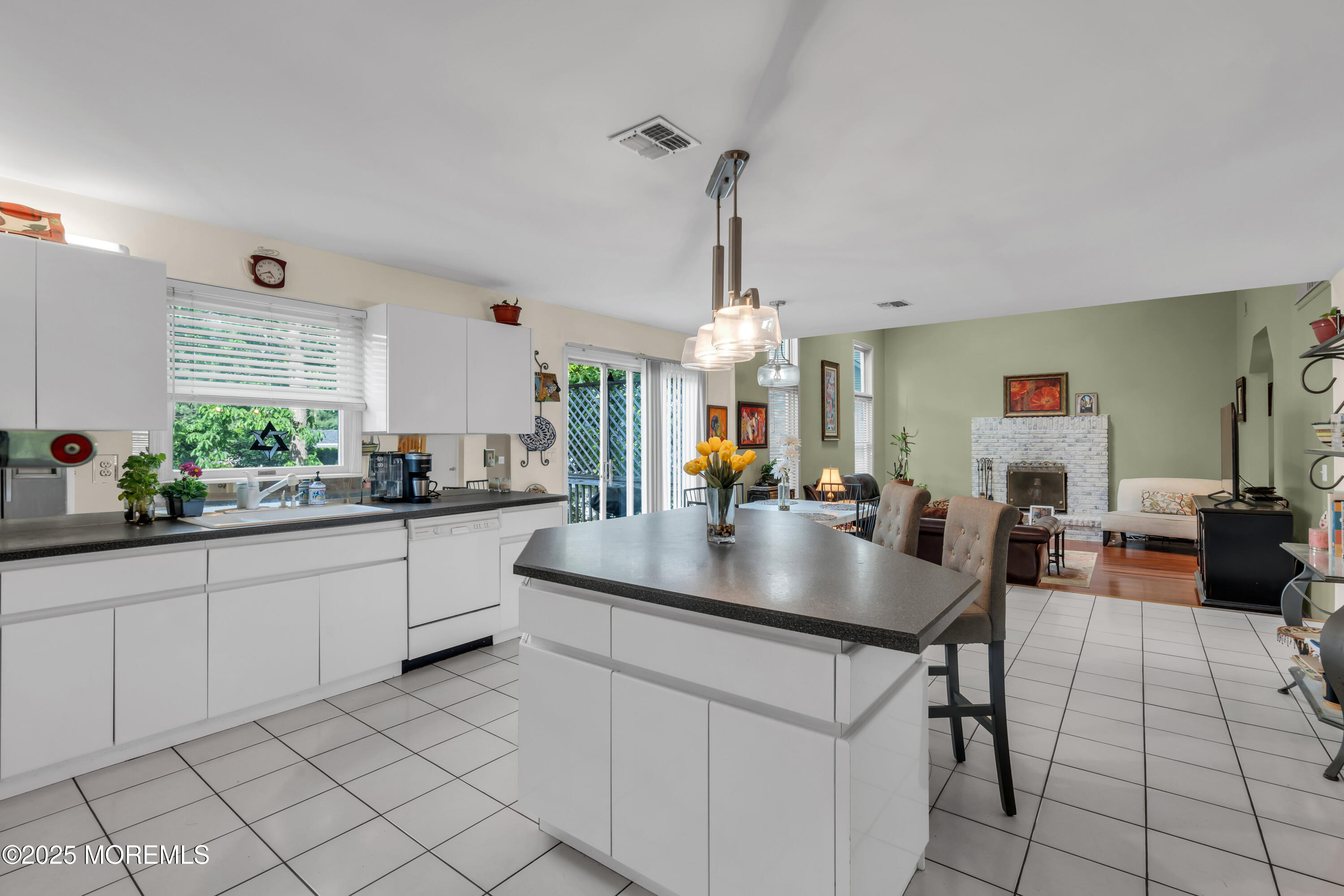 2 Wendi Way, Manalapan, New Jersey image 11