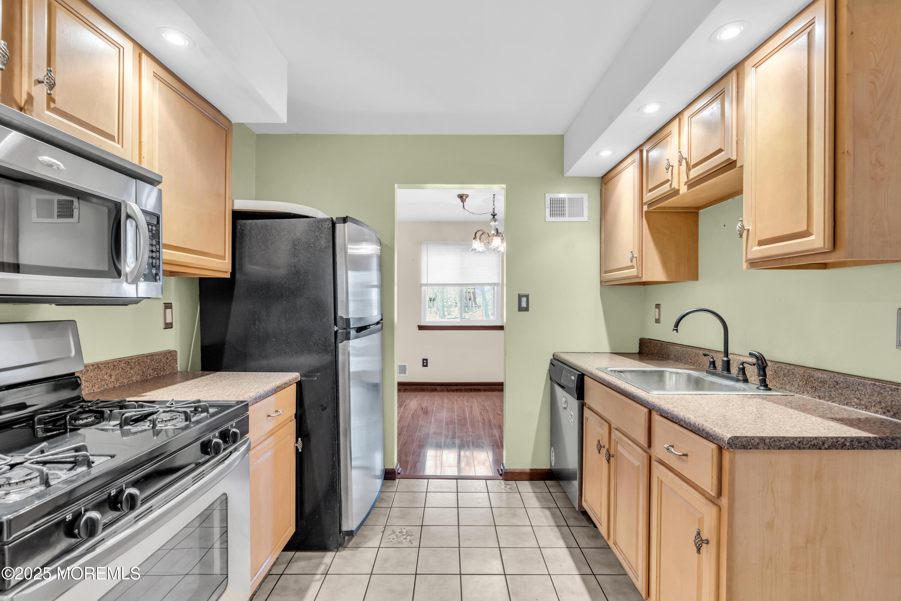 6 Canary Circle #1000, Howell, New Jersey image 10